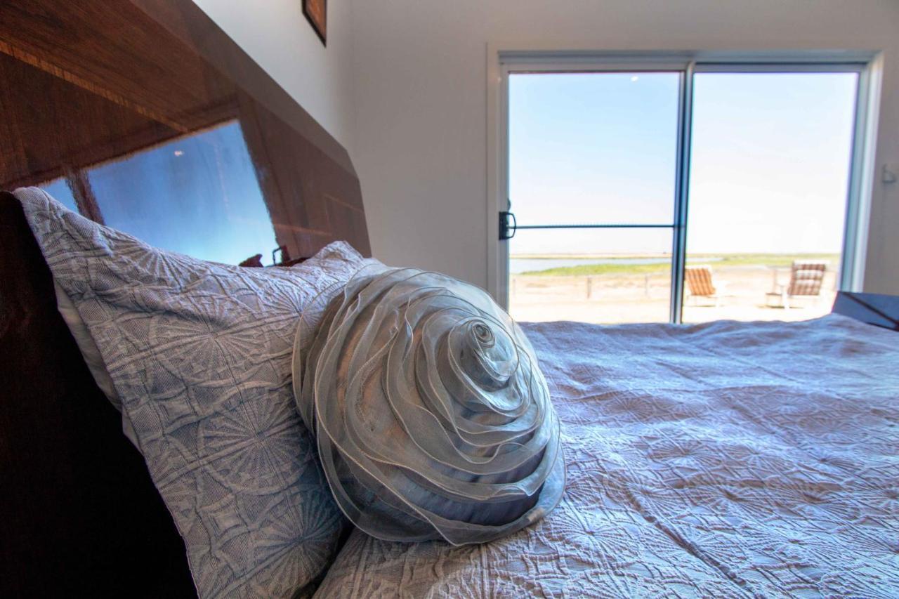 Coorong Island Retreat - Farm Stay At Pet Friendly Property Meningie Extérieur photo