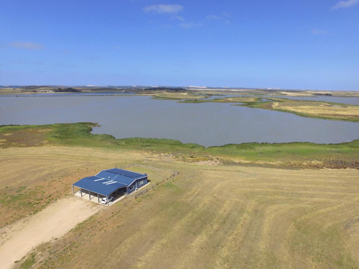 Coorong Island Retreat - Farm Stay At Pet Friendly Property Meningie Extérieur photo