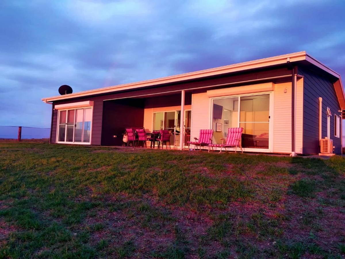 Coorong Island Retreat - Farm Stay At Pet Friendly Property Meningie Extérieur photo