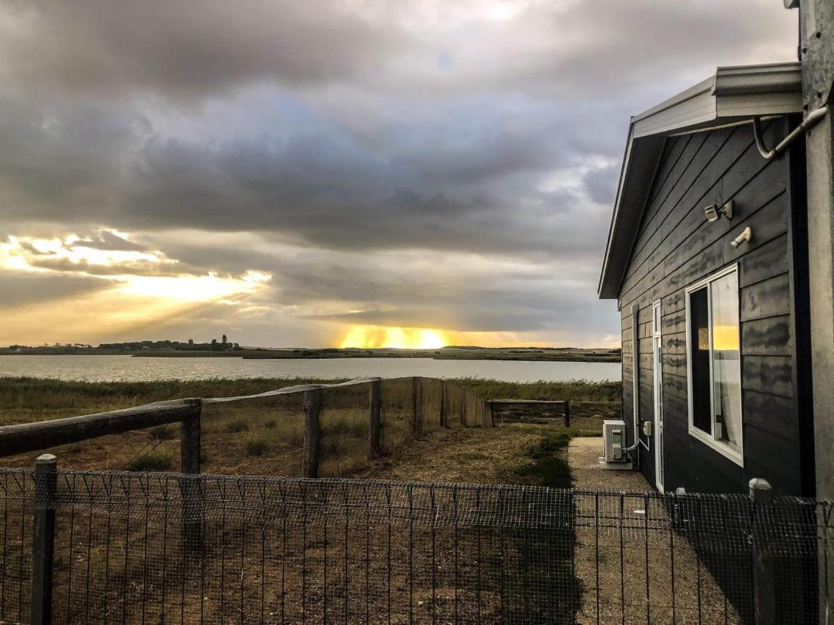 Coorong Island Retreat - Farm Stay At Pet Friendly Property Meningie Extérieur photo