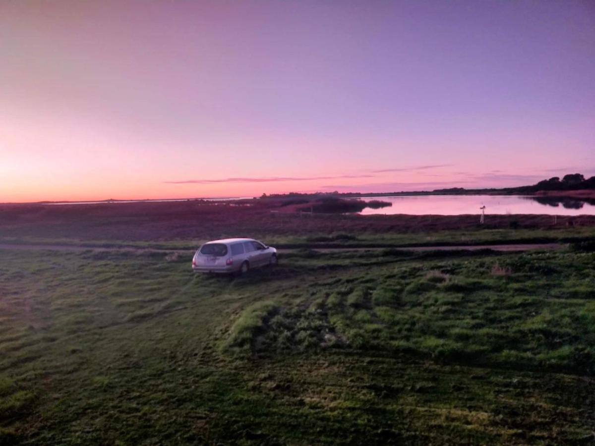 Coorong Island Retreat - Farm Stay At Pet Friendly Property Meningie Extérieur photo