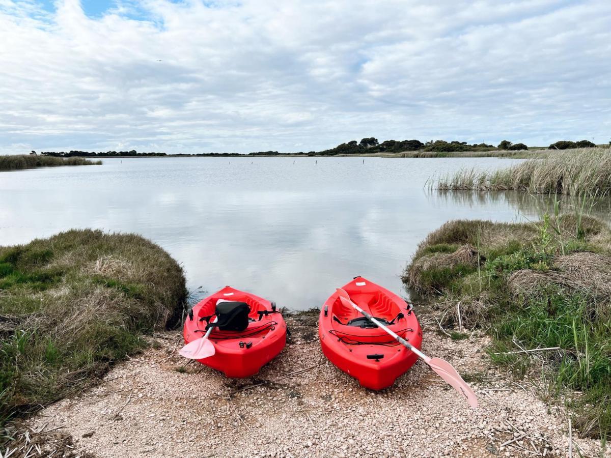Coorong Island Retreat - Farm Stay At Pet Friendly Property Meningie Extérieur photo