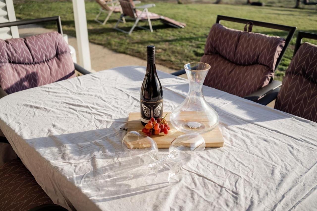 Coorong Island Retreat - Farm Stay At Pet Friendly Property Meningie Extérieur photo